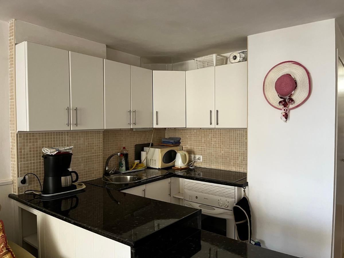 Borinquen Studio Apartment Playa Feñabe Exteriör bild